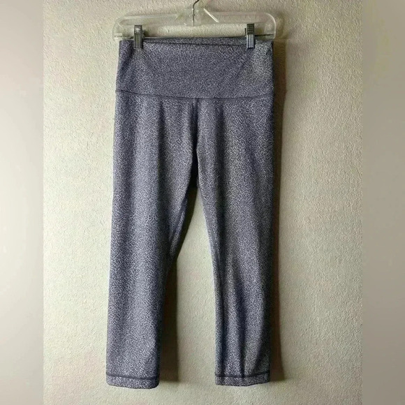 LULULEMON Wunder Under Crop Fractal Alpine White Black size 8 - Picture 1 of 5
